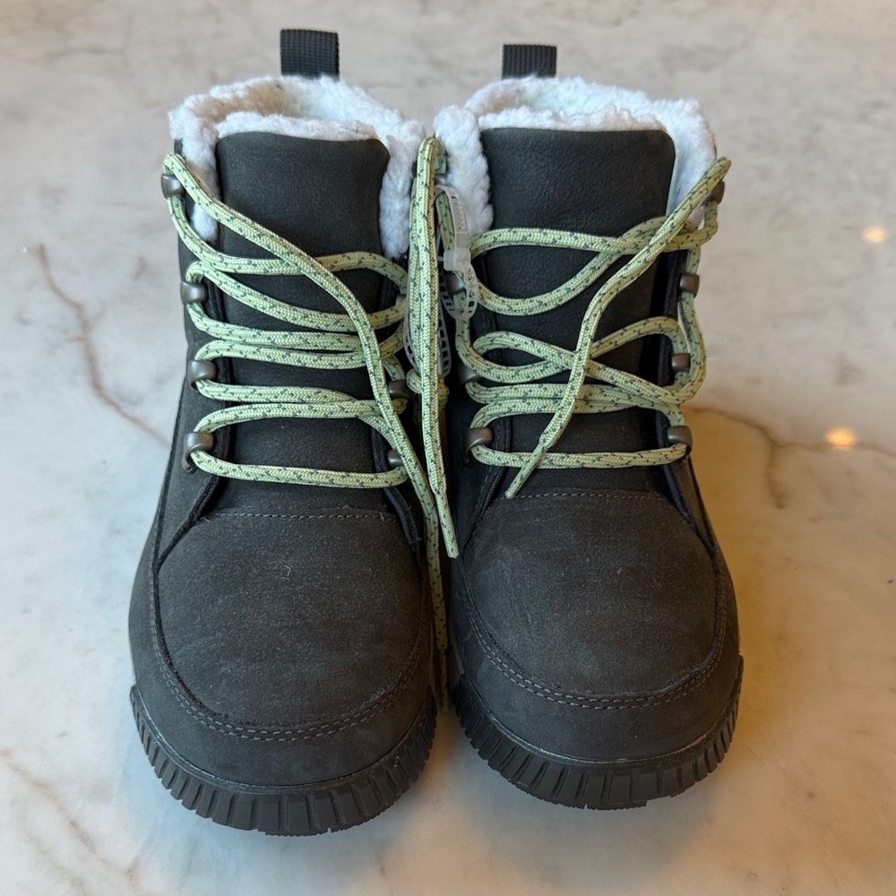 The North Face Sierra Mid Lace Up Winter Boots with Faux Fur Lining - Picture 5 of 6